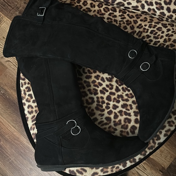 Boots - Picture 4 of 6